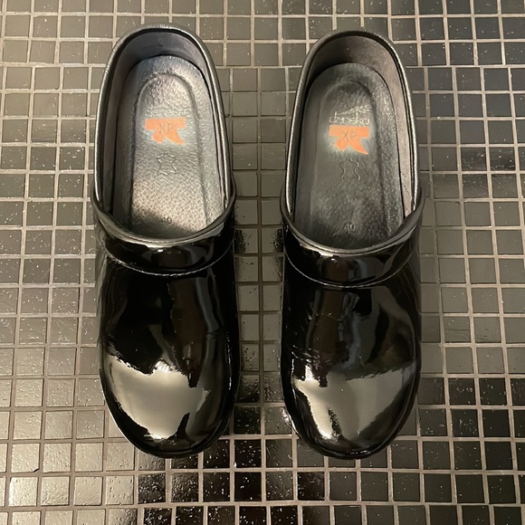 Dansko XP Women’s Clogs - Picture 2 of 4